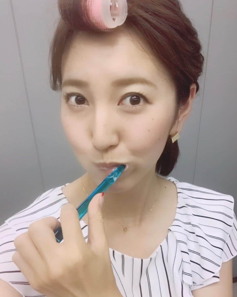 小澤陽子さんのインスタグラム写真 - (小澤陽子Instagram)「オンエア前の歯磨きタイム🛁 欠かせませんねぇ🌟笑  #中日ドラゴンズ  #荒木選手  #2000本安打までM１…！ #まだ試合全部終わらない… #順位表もこれから書きます！  いってきまーす！⚾️」6月2日 22時18分 - yoko.ozawa729