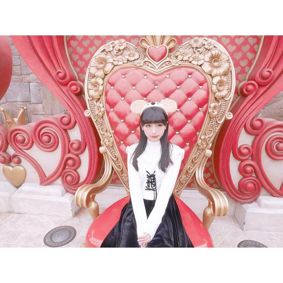 宮谷優恵（ゆえち）のインスタグラム：「. . I am RED QUEEN 👸🏻❤️？ . #shanghaidisneyland #上海ディズニーランド #SHDL #aliceinwonderlandmaze #aliceinwonderland #アリスインワンダーランド #shanghai #yuemiyatani #宮谷優恵 #yuechi #ゆえち」