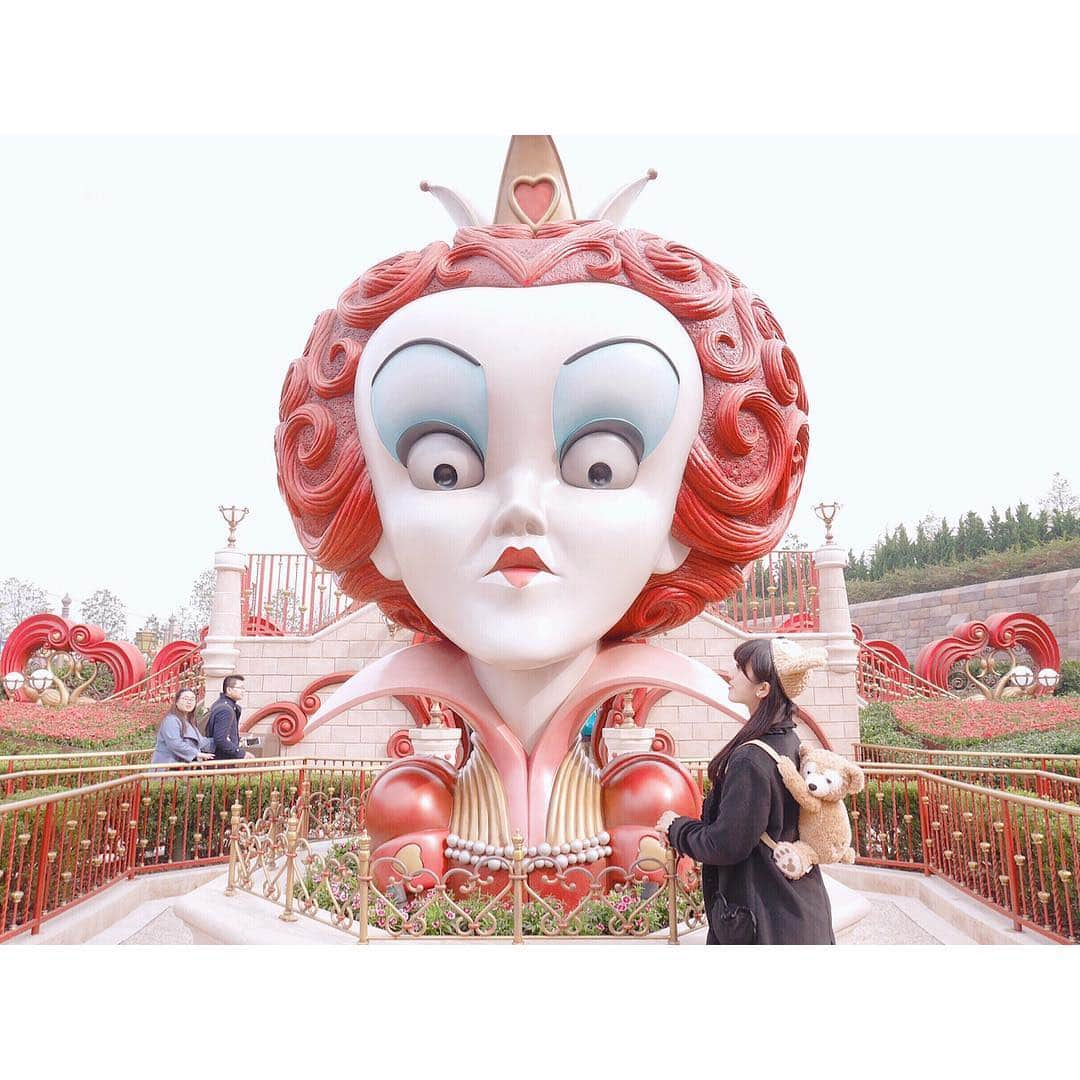 宮谷優恵（ゆえち）のインスタグラム：「. . ❤️👸🏼 RED QUEEN 👸🏼❤️ . #shanghaidisneyland #上海ディズニーランド #SHDL #aliceinwonderlandmaze #aliceinwonderland #アリスインワンダーランド #shanghai #yuemiyatani #宮谷優恵 #yuechi #ゆえち」