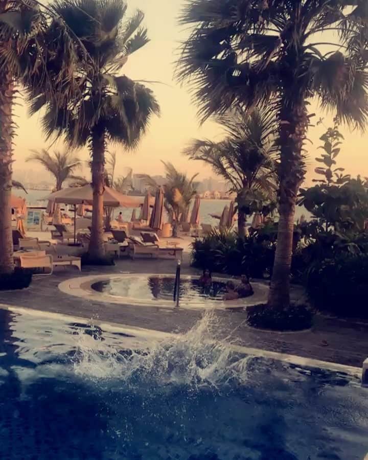 アンドレ・ホフマンのインスタグラム：「Goodbye Dubai 👋🏼🌴💦☀️😎 #boomerang」