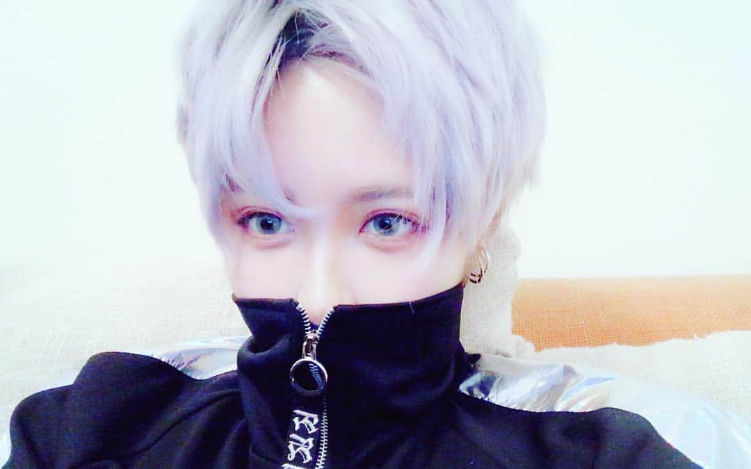 赤羽律のインスタグラム：「🐾NO RETURN🐾  #fashion #brand #noreturn #black #silver #男装女子 #koreanfashion #koreanstyle」