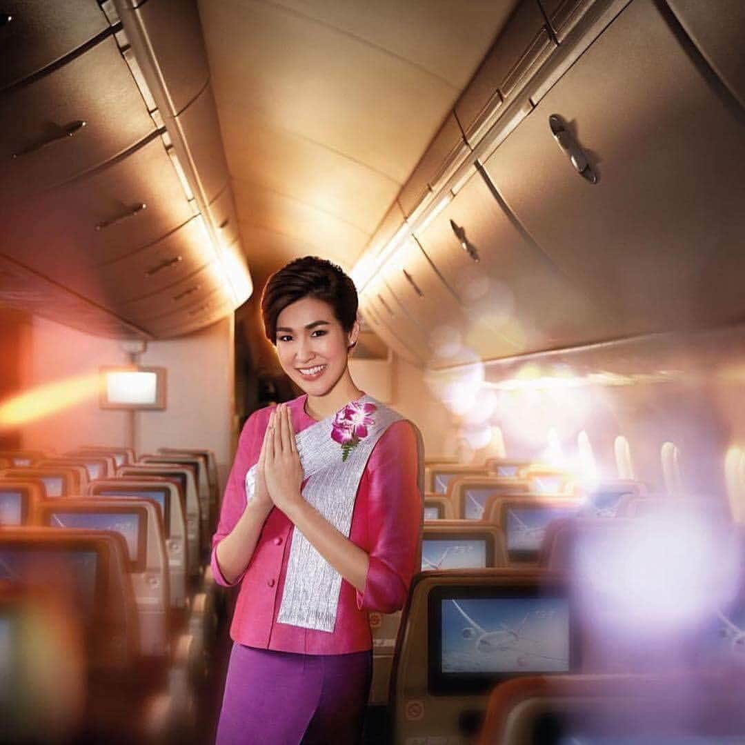 タイ航空さんのインスタグラム写真 - (タイ航空Instagram)「Welcome aboard THAI flight, dear passengers.  Photo Credit: @thaiairways.au  #ThaiAirways #TGCrew #CabinCrew #Airhostess #Stewardess #SawasdeeSaturday」6月3日 23時34分 - thaiairways