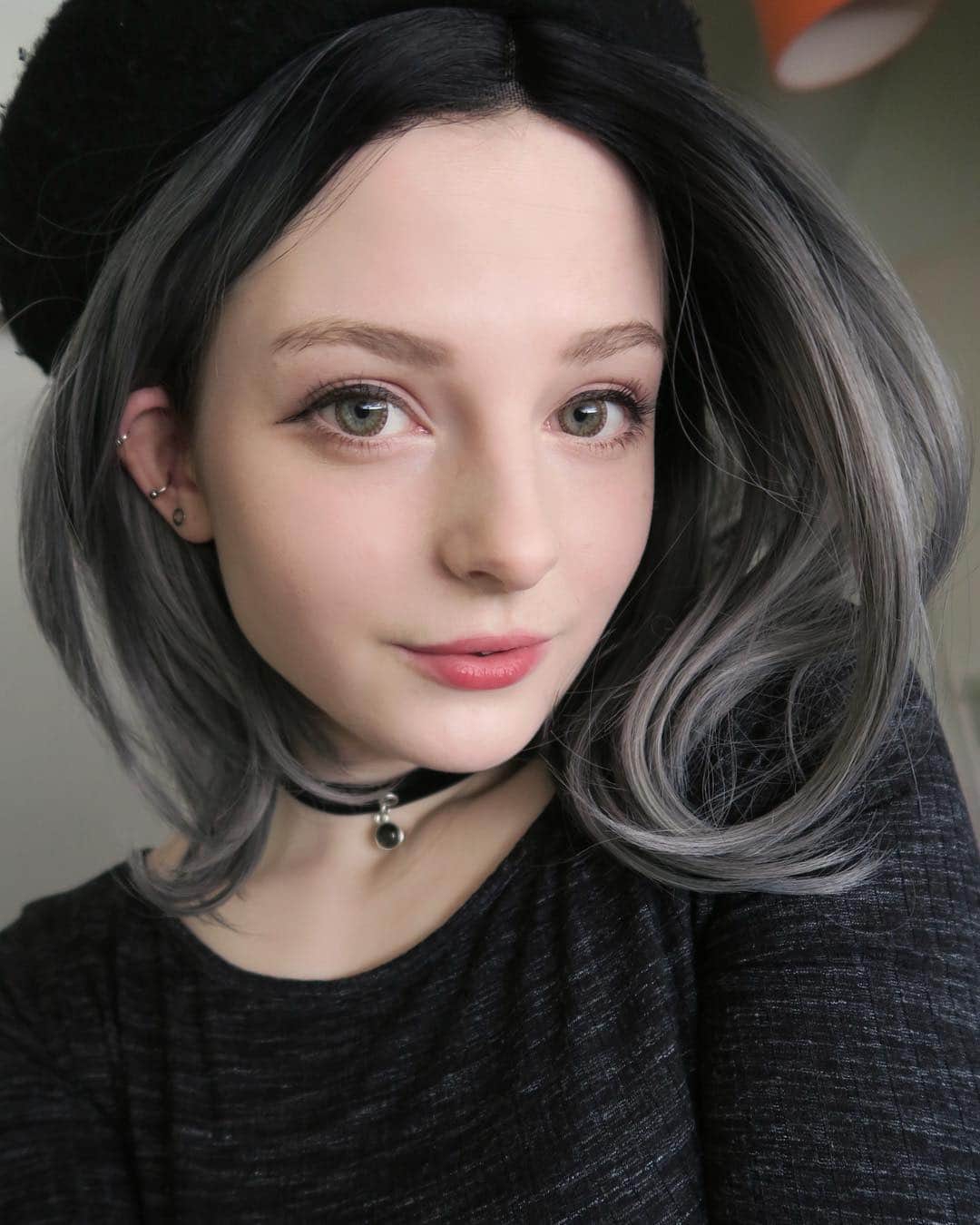 Ella Freyaのインスタグラム：「Updated my youtube channel finally :) the link to my latest video is in my bio ✨  #uniwigs #youtube」