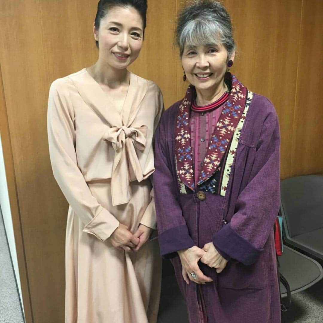 高橋ひとみさんのインスタグラム写真 - (高橋ひとみInstagram)「6月6日火曜15時からNHKで NHK短歌  に出演いたします。寺山修司先生のお話をさせて頂きました。作曲家の田中未知さんもスタジオまで見学に来てくださいました😊 #寺山修司 #NHK短歌 #filageフィラージュ」6月4日 8時23分 - hitomi_momoe