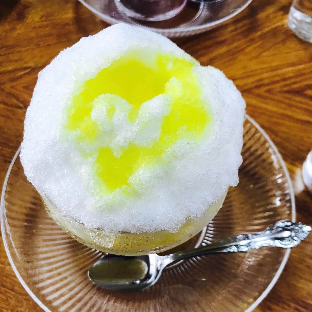 倖田梨紗のインスタグラム：「今年初 #かき氷 #かどや #レモン」