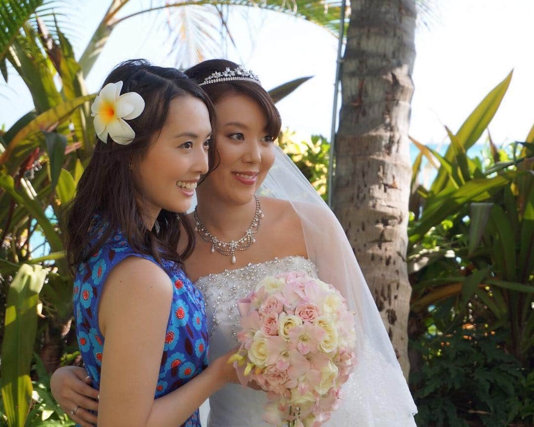 宇佐美蘭さんのインスタグラム写真 - (宇佐美蘭Instagram)「愛する姉の結婚式☺️💓旦那様は優しくてとっても素敵な方で、2人らしい笑顔溢れる式でした✨🌺末永くお幸せに🤙 それにしても、ハワイ挙式は本当に素敵だったなぁ😍 #hawaii #ハワイ挙式#モアナチャペル#ハワイウェディング#ハワイ挙式参列」6月4日 12時39分 - usamiran_official