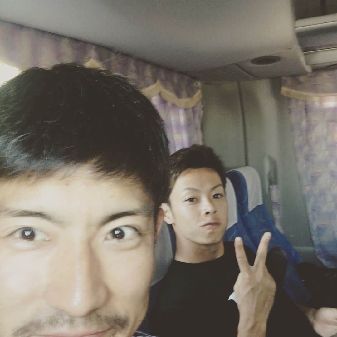 祖父江大輔のインスタグラム：「高知〜広島バス移動🚌#浅尾拓也#野本圭#松井佑介#明神丸#カツオ#坂本龍馬」