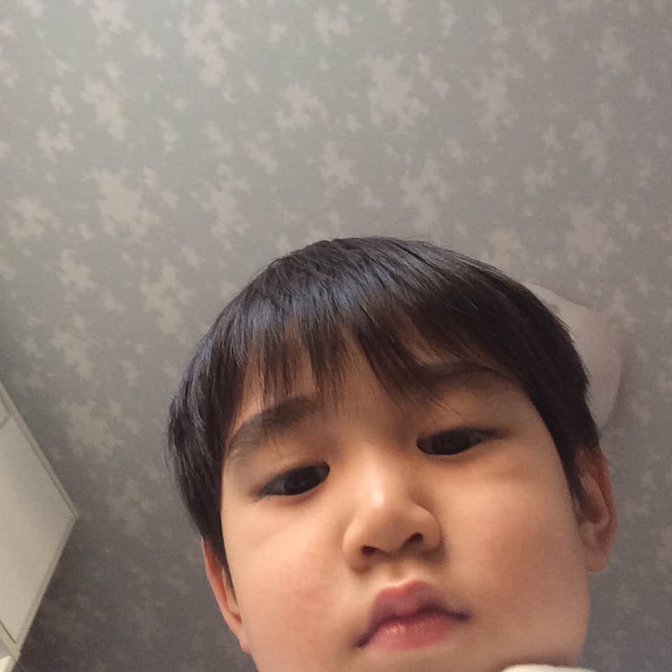 浅川稚広さんのインスタグラム写真 - (浅川稚広Instagram)「#息子4歳2ヶ月  #自撮り  #パパママ妹の似顔絵を描いてくれました(*´꒳`*)❤︎」6月4日 23時59分 - chiffy1110