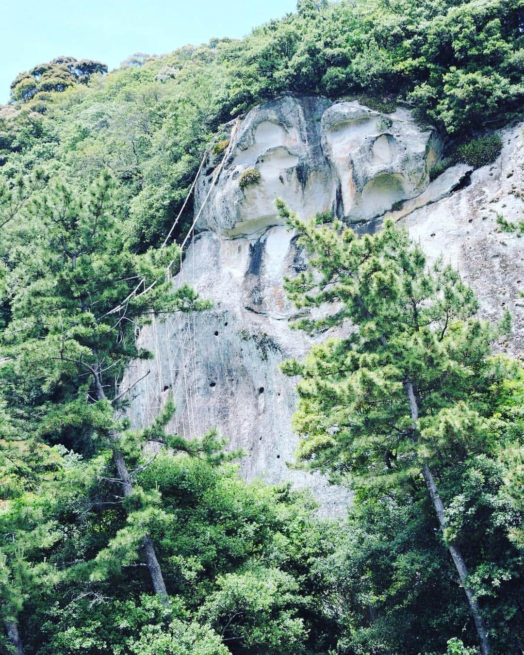 矢島倫太郎のインスタグラム：「World Heritage  #熊野 #花の窟神社 #日本最古の神社」