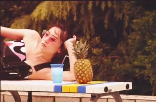 新垣結衣　ファンアカウントのインスタグラム：「#summervibes 🍹🍍」