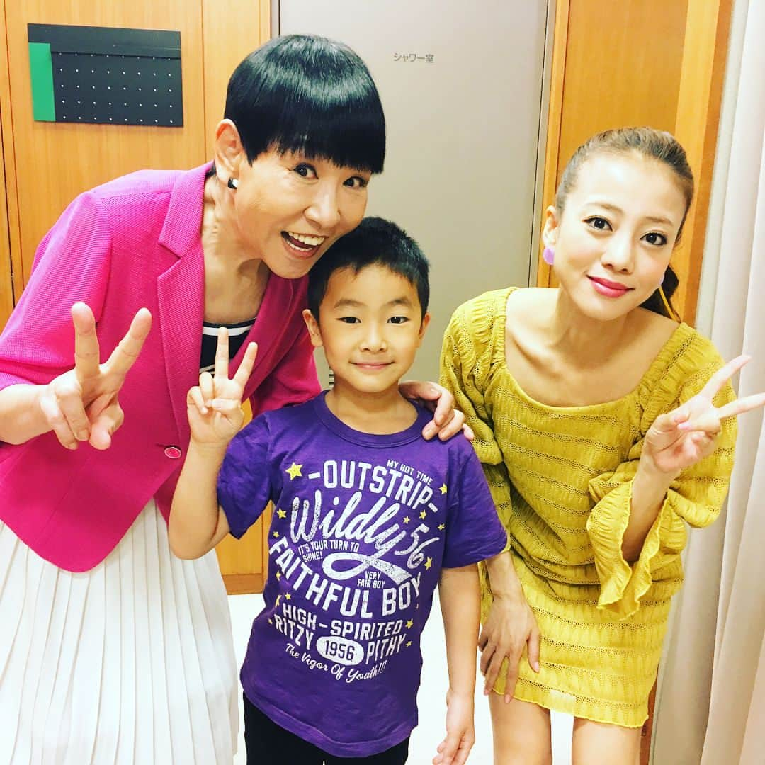 あびる優さんのインスタグラム写真 - (あびる優Instagram)「昨日はスタジオ見学に来た甥っ子😊 出演者の方々にもスタッフさんにも優しくして頂いて、嬉しかったそうです☺️✨ ありがとうございました🙇‍♀️🎉 写真はアコさんと、ゆりやんレトリィバァさんと❣️ #fun#happy#smile#thankyou#甥っ子#嬉しい#楽しい#幸せ#笑顔#ありがとうございました」6月5日 17時19分 - yuabiru74