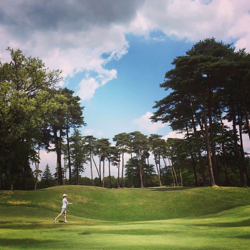 ケヴィン・レイノルズさんのインスタグラム写真 - (ケヴィン・レイノルズInstagram)「#fbf to my first round of golf in Japan at The Golf Club Ryugasaki 🏌️ Beautiful course. I have to say the club atmosphere was quite... different than at home. Featured: •Marble pillars •Gold decor •Statue busts •Classical music And impeccable service. Oh, and you have lunch after 9 holes of your round! Our choice was the Mabo Tofu. My game was a little rusty, but didn't matter - I thoroughly enjoyed the whole experience.」5月13日 8時31分 - kevin.reynolds