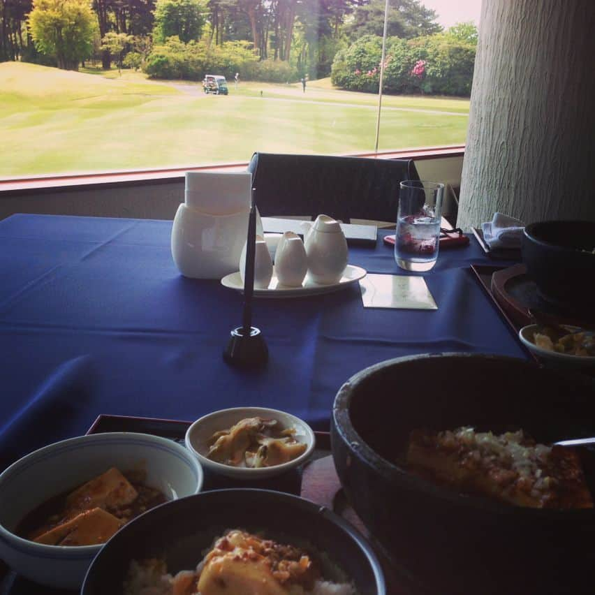 ケヴィン・レイノルズさんのインスタグラム写真 - (ケヴィン・レイノルズInstagram)「#fbf to my first round of golf in Japan at The Golf Club Ryugasaki 🏌️ Beautiful course. I have to say the club atmosphere was quite... different than at home. Featured: •Marble pillars •Gold decor •Statue busts •Classical music And impeccable service. Oh, and you have lunch after 9 holes of your round! Our choice was the Mabo Tofu. My game was a little rusty, but didn't matter - I thoroughly enjoyed the whole experience.」5月13日 8時31分 - kevin.reynolds