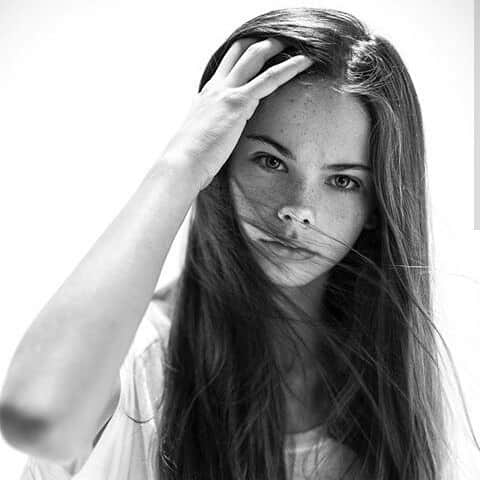 メイカ・ウーラードのインスタグラム：「confused with science test @meikawoollard」
