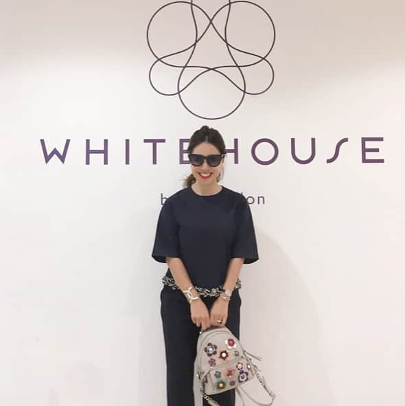 小川淳子さんのインスタグラム写真 - (小川淳子Instagram)「Beauty Day 💋 WhiteHouse芦屋店♡ 髪もネイルも💅 綺麗になりました〜  ヘッドスパもして 至福の時間✨ 幸せ♡  最近お気に入りlip AMBUSH for シュウ ウエムラ  大人っぽいマットな赤が とってもしっくりきて 良い感じです🤗  ルージュ アンリミテッド　 シュプリーム マット アンブッシュ ラブ  #shuuemura #ambush  #beauty #fashion #instagood #instadaily #mama #happy」5月13日 17時50分 - junkoogawa1225