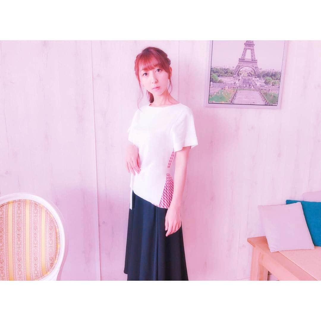 飯田里穂のインスタグラム：「. . . . リニューアルかなっ？！😳🌸 次回放送：5月30日21時〜 . . #りっぴーとあふたみー  #ニコ生#りぴたみ#りぴた民 #どんなオトボケ顔してるんだ #릿삐#rippi . #selfstyling tops✔️#elendeek」