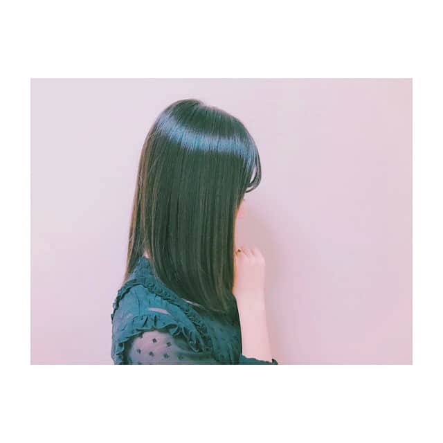 上西恵さんのインスタグラム写真 - (上西恵Instagram)「スッキリんご😌♪ やっぱり髪を切ると気分まで変わる😌♪ こんなに切ったのは中学生以来！ シャンプーしやすい、乾かしやすい、アイロンあてやすい、、、😢✨ 遠藤さんいつもありがとうございます！😊 #💇 #airosaka #遠藤さん #カット #黒髪 #今日はモカちゃんの握手会 #いつか行けますように」5月14日 11時24分 - jonishi_kei