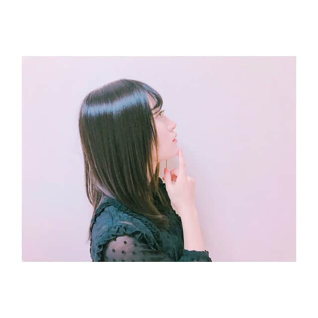 上西恵さんのインスタグラム写真 - (上西恵Instagram)「スッキリんご😌♪ やっぱり髪を切ると気分まで変わる😌♪ こんなに切ったのは中学生以来！ シャンプーしやすい、乾かしやすい、アイロンあてやすい、、、😢✨ 遠藤さんいつもありがとうございます！😊 #💇 #airosaka #遠藤さん #カット #黒髪 #今日はモカちゃんの握手会 #いつか行けますように」5月14日 11時24分 - jonishi_kei