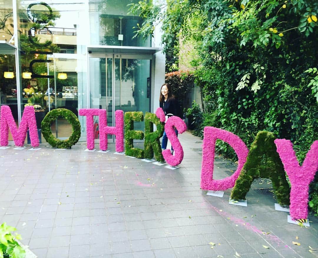 笛木優子のインスタグラム：「お母さんありがとう😊 いつまでも健康で長生きして下さい。  みんなのお母さんも、健康で長い生きして下さい。✨👍🏻 #母の日#ニコライバーグマン」