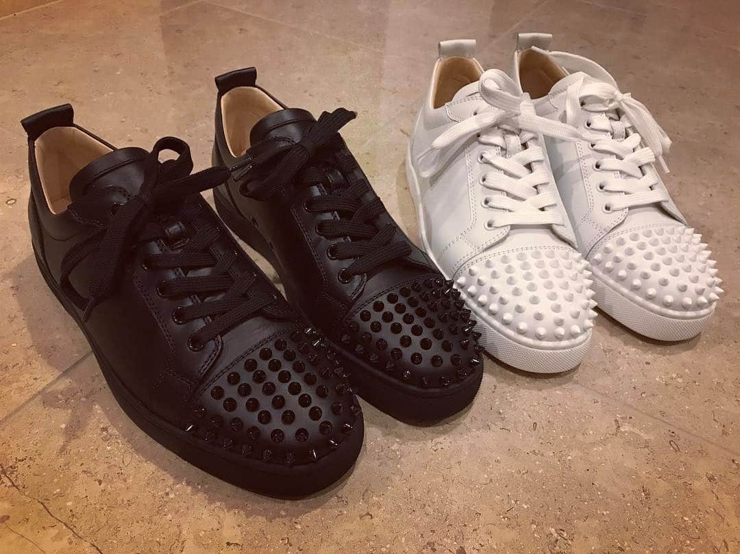 HIKAKINのインスタグラム：「トゲトゲシューズ買った。 これでケツ蹴ったら面白そう、とか思ってしまう（笑）」