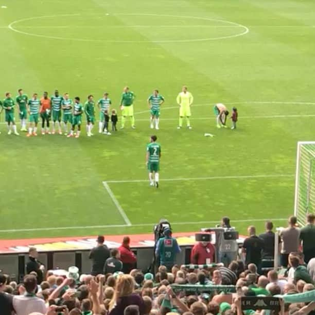 サンチャゴ・ガルシアのインスタグラム：「Liebe Werder Fans ,  Es war mir eine Ehre, diesen vier Jahren für so einen Verein wie @werderbremen spielen zu dürften. Es ist mir wirklich schwer die genaue Worte zu finden , um mich bei euch bedanken zu können.  Herzlichen Dank für all die Zeit, die ich hier erleben durfte und für eure Support !! Ihr werde euch nie vergessen.  Santi . 💚」