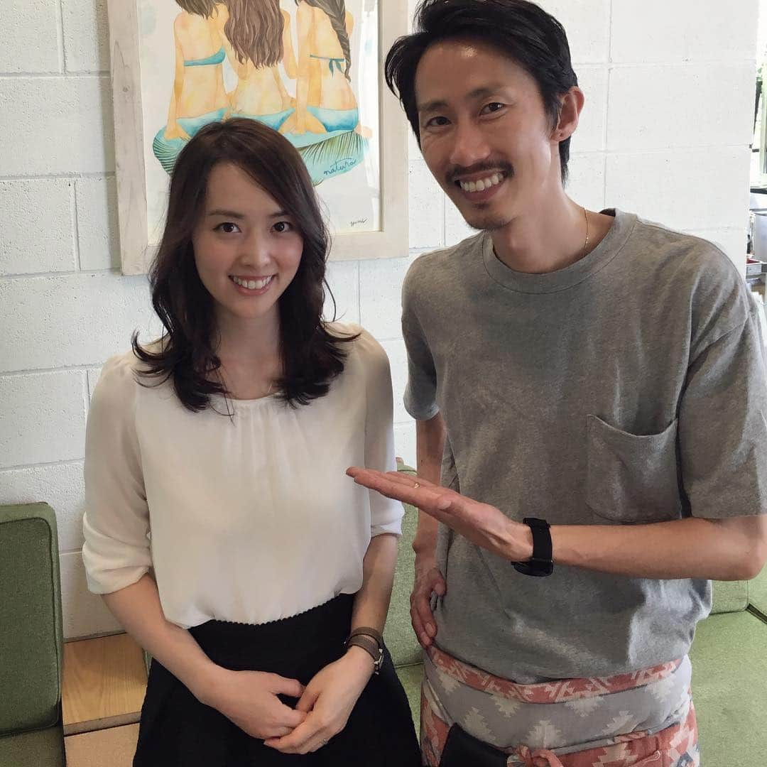 宇佐美蘭さんのインスタグラム写真 - (宇佐美蘭Instagram)「夫のオフまであと数日あるのですが、日本で用事があり、一足早く娘と日本に帰って来ました🇯🇵✈️仕事もあるので、しばらく東京に滞在します♪まずはずっと行きたかった美容院に駆け込みました💇  表参道のNaturaでNaveさんに久しぶりにカラーとカットをして頂きました♡やっぱりNaveさんの技術とセンスは素晴らしい😆🍭 #美容院#表参道#Natura#Naveさん はヘアーセットもとっても上手😍#久しぶりな美容の時間#一時帰国」5月15日 3時53分 - usamiran_official