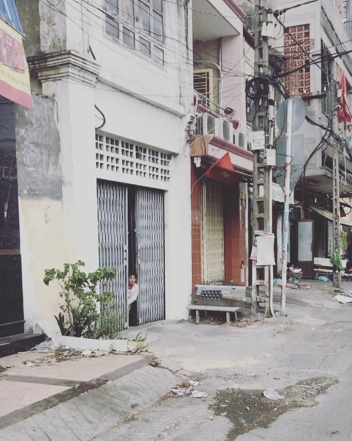 DJ MaRiaのインスタグラム：「迷い込んだところが怪しすぎた。ざわざわ  #旅 #旅の思い出 #旅の記録 #旅行 #旅行好き #海外旅行  #travel #travels #instatravel #travelgram #traveling #travelling #traveler #traveller #travelstoke #travelphoto #vietnam #hochiminh」