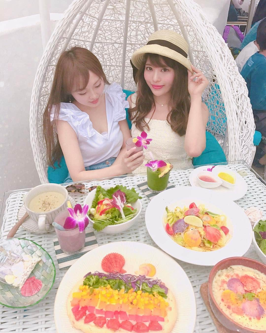 小沼瑞季さんのインスタグラム写真 - (小沼瑞季Instagram)「. . .  Lucky Meal Mermaid で ランチ〜〜💓💓💓💓 . . お料理とっても可愛くて 美味しかったよ😍❣️ . ここでインスタライブした☺️ 眩しかったから眠そうな顔って友達に言われた🤣 . . #LuckyMealMermaid#ラッキーミールマーメイド#lunch#todayslunch#今日のランチ#江ノ島#片瀬江ノ島#江ノ島カフェ#湘南カフェ#湘南#cafe#ca4la#snidel#먹스타그램#카페#데일리#카페스타그램#カフェ巡り#フォトジェニック#みいきのカフェめぐり☕️🍰」5月15日 12時51分 - mizukikonuma