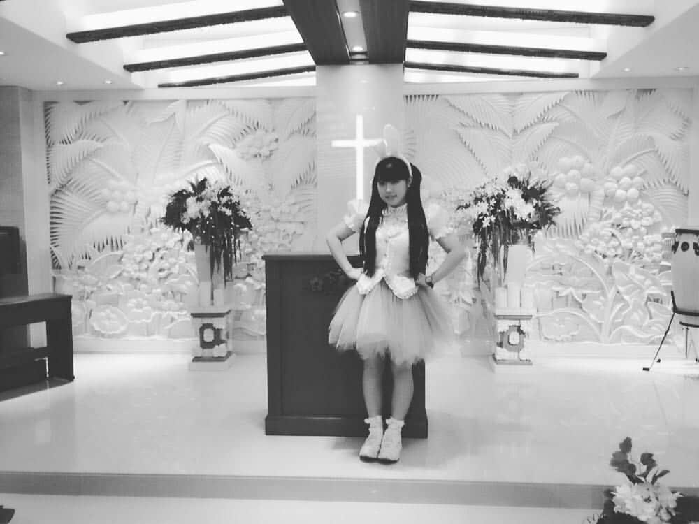 KOTOのインスタグラム：「チャペル⛪️✨ #japanesegirl  #idol  #結婚式場  #パセラリゾーツ  #うさぎ」