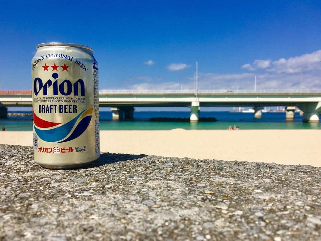 Japanese local photoのインスタグラム：「波の上ビーチにて⛱⛱⛱ #田舎 #田舎暮らし #海 #夏 #summer #sea #beach #ビーチ #traveljapan #japantrip #japan #自然 #nature #ビール #beer #オリオンビール #沖縄 #空 #sky #青空 #beautiful #happy #旅 #景色」