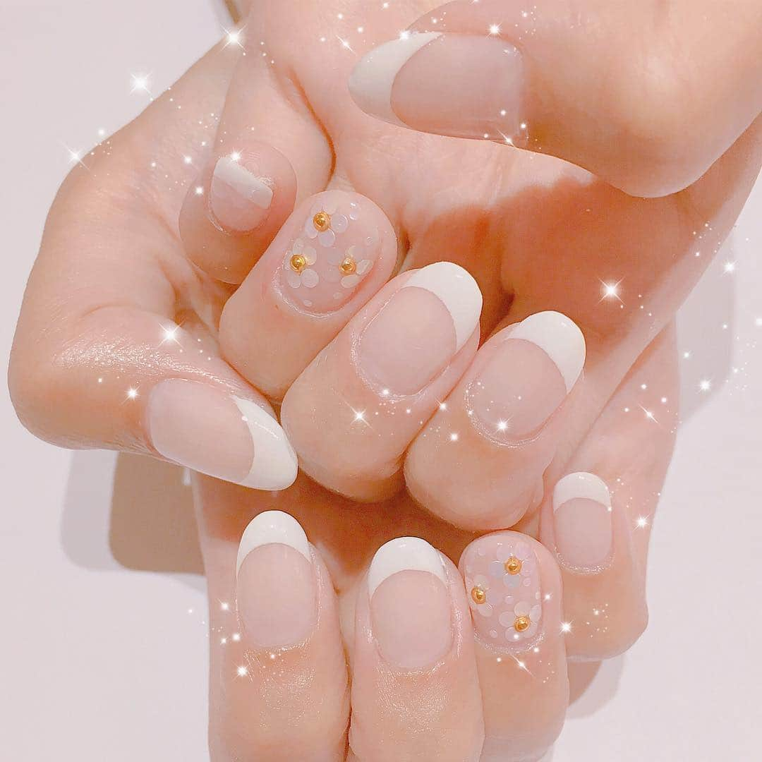 さきぼんさんのインスタグラム写真 - (さきぼんInstagram)「超シンプルオフィス用ネイル♥ 葵ちゃん(@aoinails )いつもありがとう！ 丁寧かつ早い作業で話も面白くて大好き‪( ᷇࿀ ᷆ )‬ * #さきぼんネイル💅🏻 #newnail #nail #フレンチ #ホロネイル #pink #シンプルネイル」5月15日 20時45分 - sakibon69