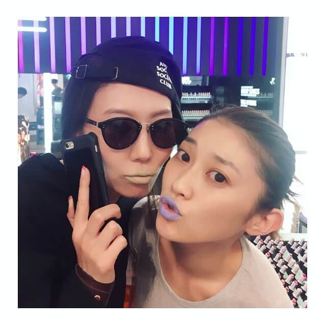 大園蓮珠のインスタグラム：「ミキティとアダムスリップ 💚💜 #lipstick」