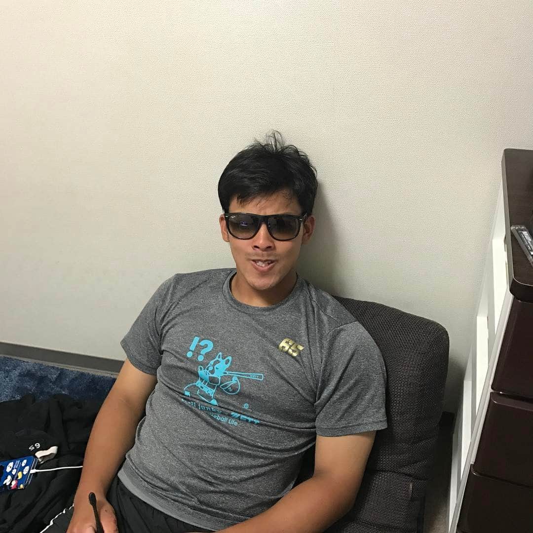 石原彪のインスタグラム：「明日は親子試合2試合がんばろ。 堀内さんからサングラスもらった笑 #堀内謙伍 さん#サングラス」