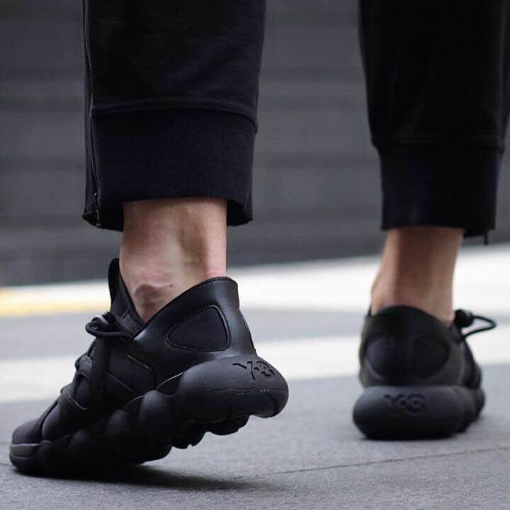 ワイスリーのインスタグラム：「Step into darkness with the all-black Y-3 Kyujo Low. Image by @loadednz. #adidas #Y3 #KyujoLow」