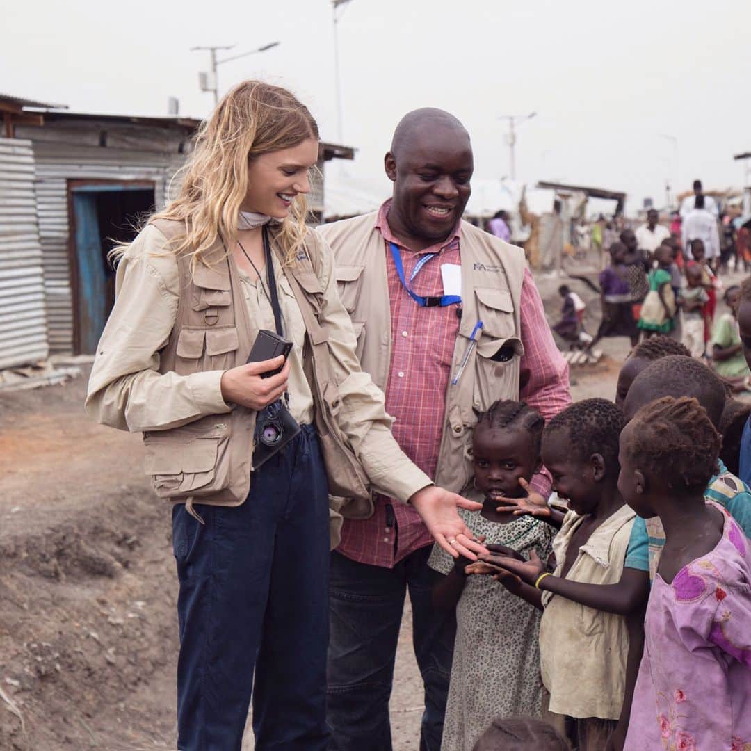 リリー・ドナルドソンのインスタグラム：「It's difficult to put into words what my time in South Sudan was like and how much it meant to me. It was truly one of the most eye opening, humbling and honest times of my life.  I met real life heros everyday, made friends I will have forever and met incredible people I will never forget, all of whom taught me more about life and humility in one meeting than I could have learnt in a life time.  From the unbelievable team @Internationalmedicalcorp who every day help to bring life saving medication and training to the people hit hardest in this war torn country,  to the heroic doctors who work tirelessly everyday in these incredibly difficult conditions on sight in the POCs helping infants, mothers and every person in those camps to survive, day by day.  What is happening in South Sudan is incredibly serious and sad for those who are stuck in between the bitter and seemingly endless fighting. As I have mentioned before Famine has now been officially declared and the people of South Sudan, Mothers, Fathers, daughters, sisters, just like ours are truly suffering.  As I left Malakal one of our destinations on this trip, the rainy season was about to begin which brings horrible consequences for the people who are living in the POC there. The dry earth we walked on just days ago turns into mud so sticky and thick it will rip the soles of your shoes straight off. With this brings the difficulty of irrigation, hygiene, general safety and of course disease. Honestly I cannot imagine how it must be to try and bring a child up in these conditions, let alone give birth to a baby. But right now in the middle of these immense conditions are these inspiring doctors, helped with the aid of IMC, helping to bring life into the world and to aid it. Saving lives everyday.  Please click the link in my bio to see how you can help! Thank you!」