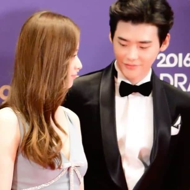 ハン・ヒョジュのインスタグラム：「hey chul, where are you looking at? 😁 #jongjoo #jongjoocouple」
