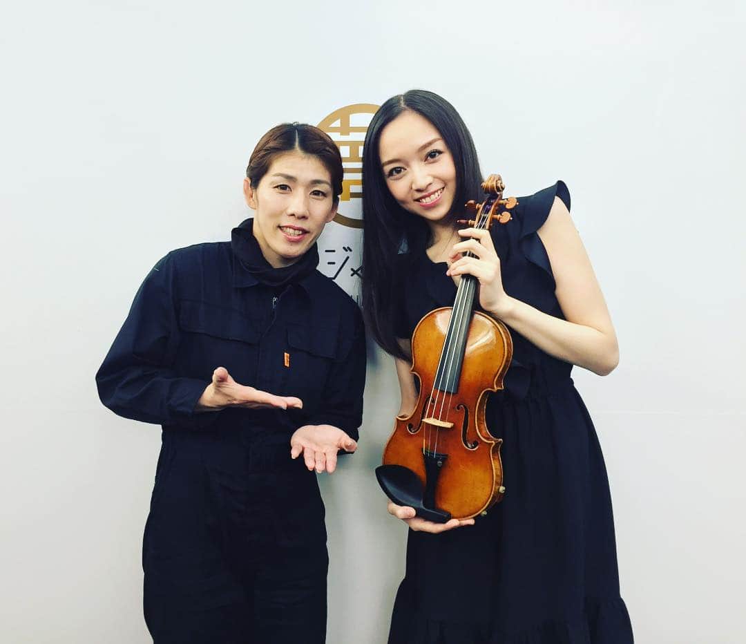 宮本笑里さんのインスタグラム写真 - (宮本笑里Instagram)「#吉田沙保里 さんと♪  とってもとても素敵な女性😊💕 ありがとうございました…！！ #stradivarius #violin #ドリームジャンボ宝くじ #日本バイオリン #katespade」5月16日 11時43分 - emirimiyamoto