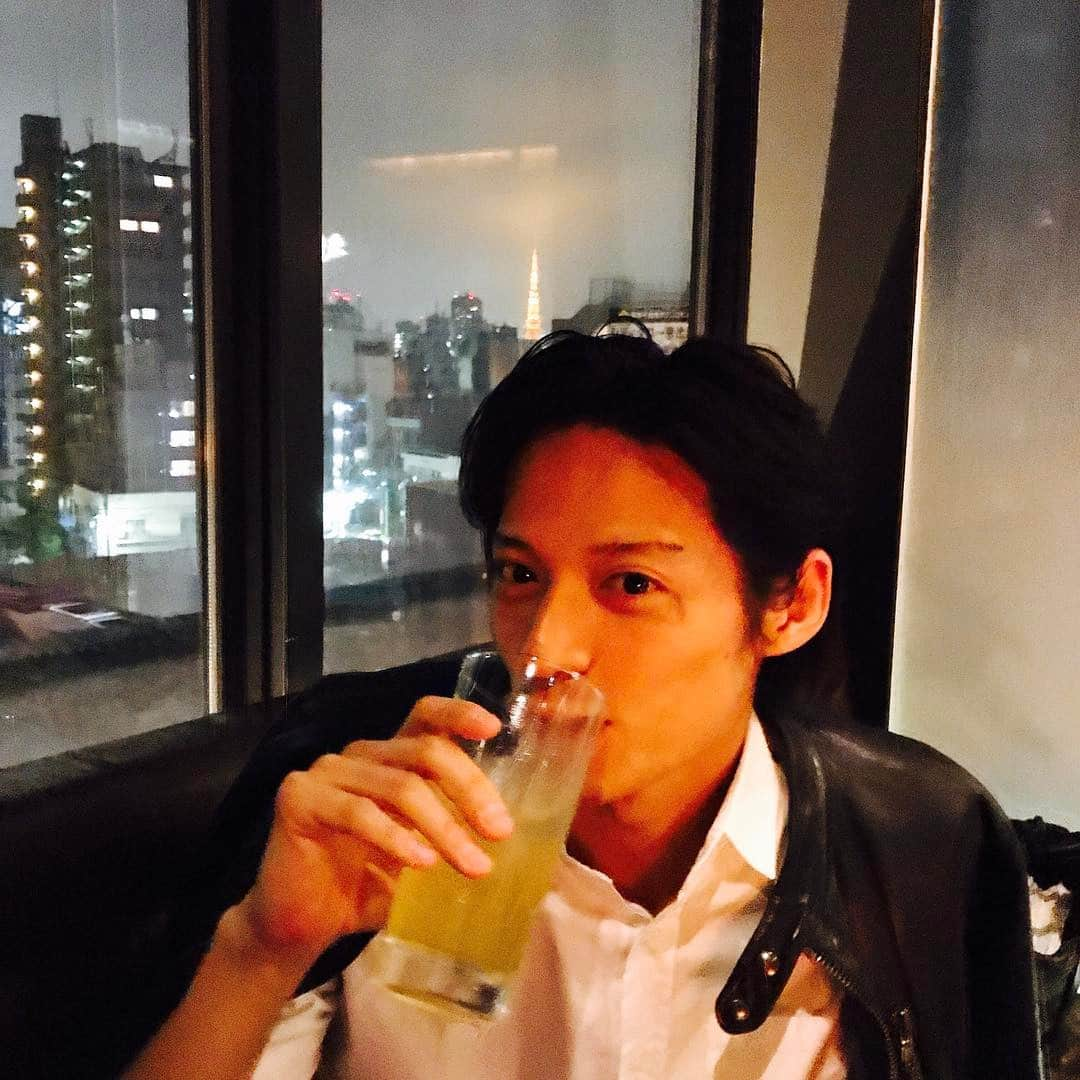 久保裕丈さんのインスタグラム写真 - (久保裕丈Instagram)「#東京タワー と #緑ハイ #ビールの後は緑茶ハイ」5月16日 22時53分 - hirotakekubo