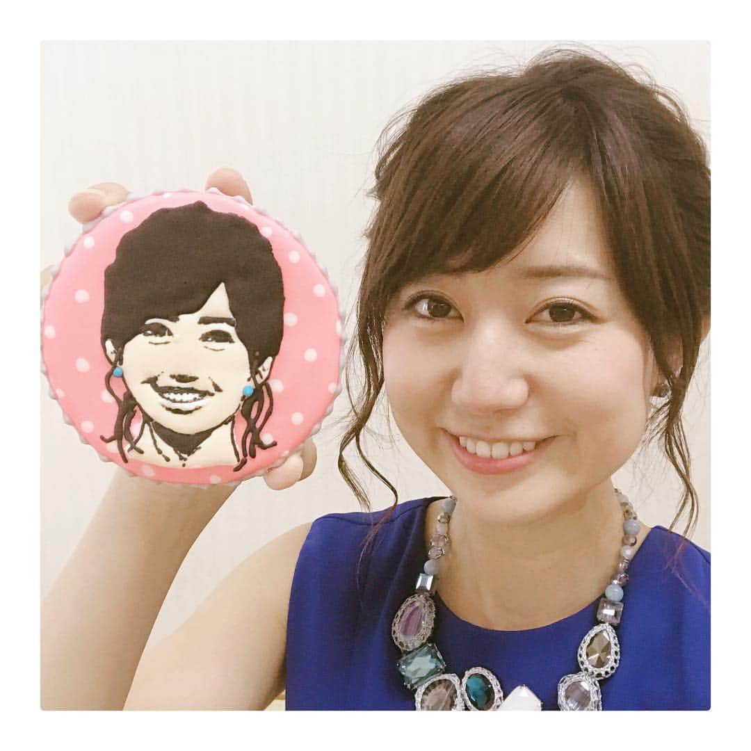 豊崎由里絵さんのインスタグラム写真 - (豊崎由里絵Instagram)「. 衣装さんが、プレゼントして下さいました😍 ちょっと似すぎじゃないですか😍？ #誕生日プレゼント でいただいた #アイシングクッキー #プリントじゃないよ #世界にひとつだけ #嬉しい😍 #プレバト 衣装の北田さん😍 #ありがとうございます😍 #絶対食べない #coockie」5月16日 14時40分 - yurietoyosaki