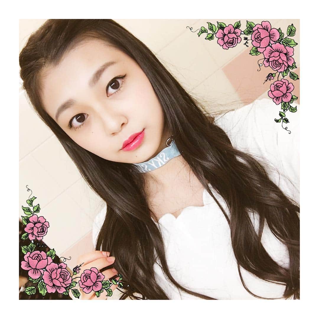 野田美桜のインスタグラム：「昨日の「 #Rの法則 」 の結果… いいねしてくれた方、 応援してくれた方、ごめんなさい！ 七海ちゃん負けちゃいました〜〜〜😢 かなしい、くやしいっ。 ただ、Rの法則の番組HP内 E-tubeR特設ページにて公開中の予告動画 #いいね 2000以上で続きが公開されます🌸✨ （Instagramのプロフィールにリンクがあります） まだいいねをしていない方は、 是非、動画を見て、いいねお願いします🙏🏻 めちゃくちゃきゅんきゅん させる自信があるよ、本当に😡❤️ * そして「 #Rの法則 」今日も明日も明後日も 出演しています〜今週も皆勤賞です〜〜 今日は新作！明日と明後日は再放送！ どれもがんばったから見てくれたら嬉しいな #NHK #Eテレ 18時55分から👸🏻🎵」
