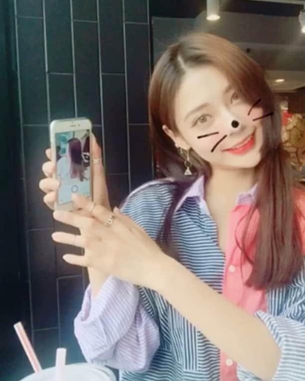 ディのインスタグラム：「햄버거데이트 #이쁨받는여자#지금은커피#또먹어#계속먹어#히메컷 @jangjinjin」
