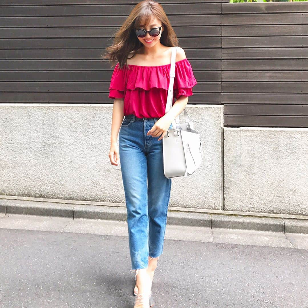 岡部あゆみさんのインスタグラム写真 - (岡部あゆみInstagram)「↩︎ 髪伸びた 🌞 tops  uniqlo denim  ronherman shoes  zara sunglasses  fendi bag  loewe」5月16日 20時57分 - ayumi_okabe