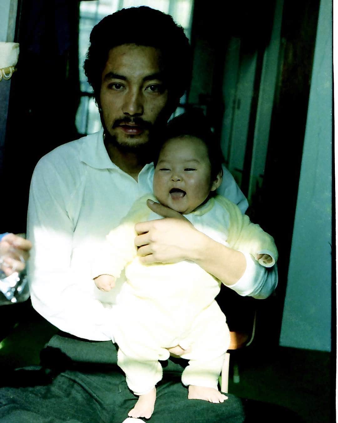シトウレイさんのインスタグラム写真 - (シトウレイInstagram)「This is the picture that my dad send me today(yes,because I talked dad I need some images I was young ,living in hometown,Ishikawa-pref  cos of my business). I found his eye and my one (at present) has common similarity .  仕事上ちょっと必要があって、子供の頃の写真がないか和義(パパ)に聞いたら送られてきたのがコレ。 #whenIwasYoung #baby #dad #25years #japanese #和義 #この中東感 #パパは純潔日本人 #金沢  #和義25歳 #パパ若い頃アフロだったの？ #パンチパーマ？」5月16日 21時23分 - reishito