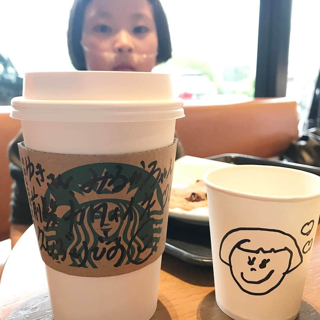 yukiさんのインスタグラム写真 - (yukiInstagram)「#starbucks #スタバメッセージ #スタバスタッフが温かい #ホスピタリティ #milka おはようございます。 病院にあるスターバックス。 スタッフのみなさんがとっても温かい❤︎ この夏も入院になるけど、 皆が応援してくれてるから大丈夫だね！ いつも元気をありがとうございます☺︎」5月17日 7時16分 - milkayuki