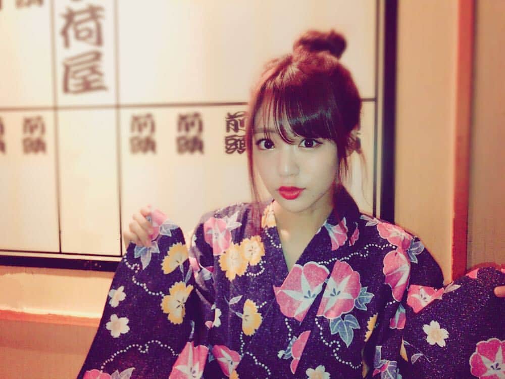 志田友美（ゆうみん）のインスタグラム：「浴衣、お祭りで早く着たい🏮👘❤️#温泉 #お団子 #浴衣」