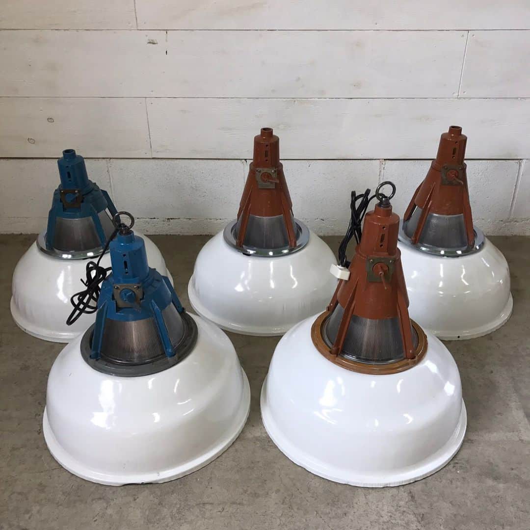 The HUNTのインスタグラム：「FOR SALE!! Facebook page 5000 いいね記念☆ 〜1950's INDUSTRIAL LAMP 1台 ¥15000+税 (送料込み ※一部地域を除く) #thehunt_industrial #INDUSTRIAL #INDUSTRIALLAMP #LAMPSHOP #ANTIQUELAMP #FASHION #GARAGESALE #www.the-hunt.jp」