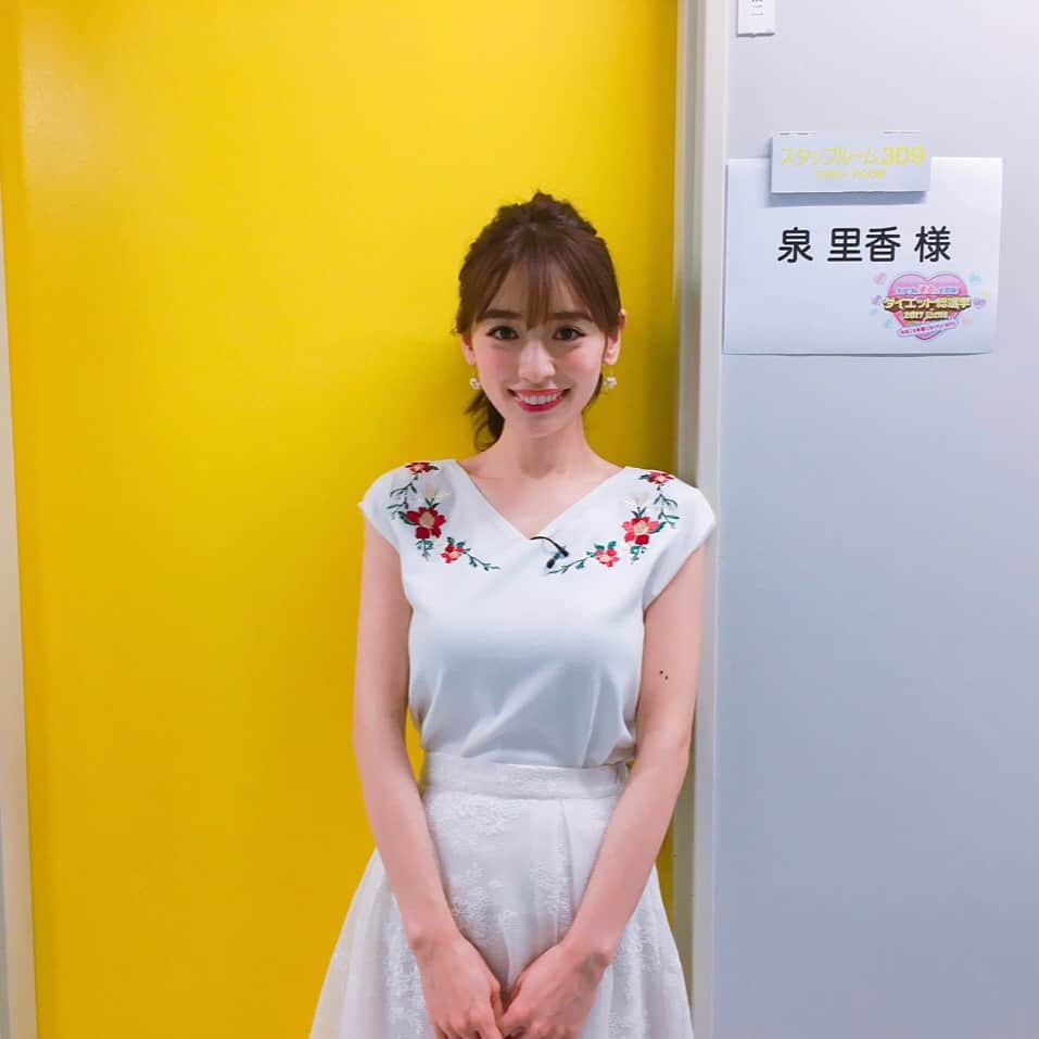 泉里香さんのインスタグラム写真 - (泉里香Instagram)「今日は…♡ 19時〜21:54 TBSおデブが美女に大変身！ 「ダイエット総選挙2017夏の陣」 と…💕 24時54分～ 読売テレビ「浜ちゃんが！」 に、出演させて頂きます❣️ 今夜はおうちのテレビ前で過ごしてくださいね📺😽笑 ぜひ見てください💕 #泉里香#ダイエット#TBS #浜ちゃんが#読売テレビ tops.Andcouture skirt.MIIA」5月17日 10時59分 - rika_izumi_