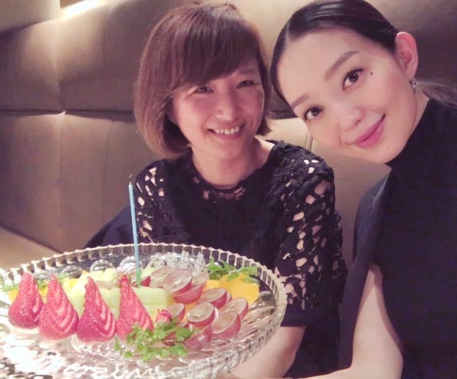 松島花さんのインスタグラム写真 - (松島花Instagram)「: Happy Birthday Mutsumi-san👩‍❤️‍👩 🎉🎁🎂👏🏻💝㊗️🎊🎏 #hbd #5.5 #love #happy #thanksmom」5月17日 11時54分 - hana_matsushima_official