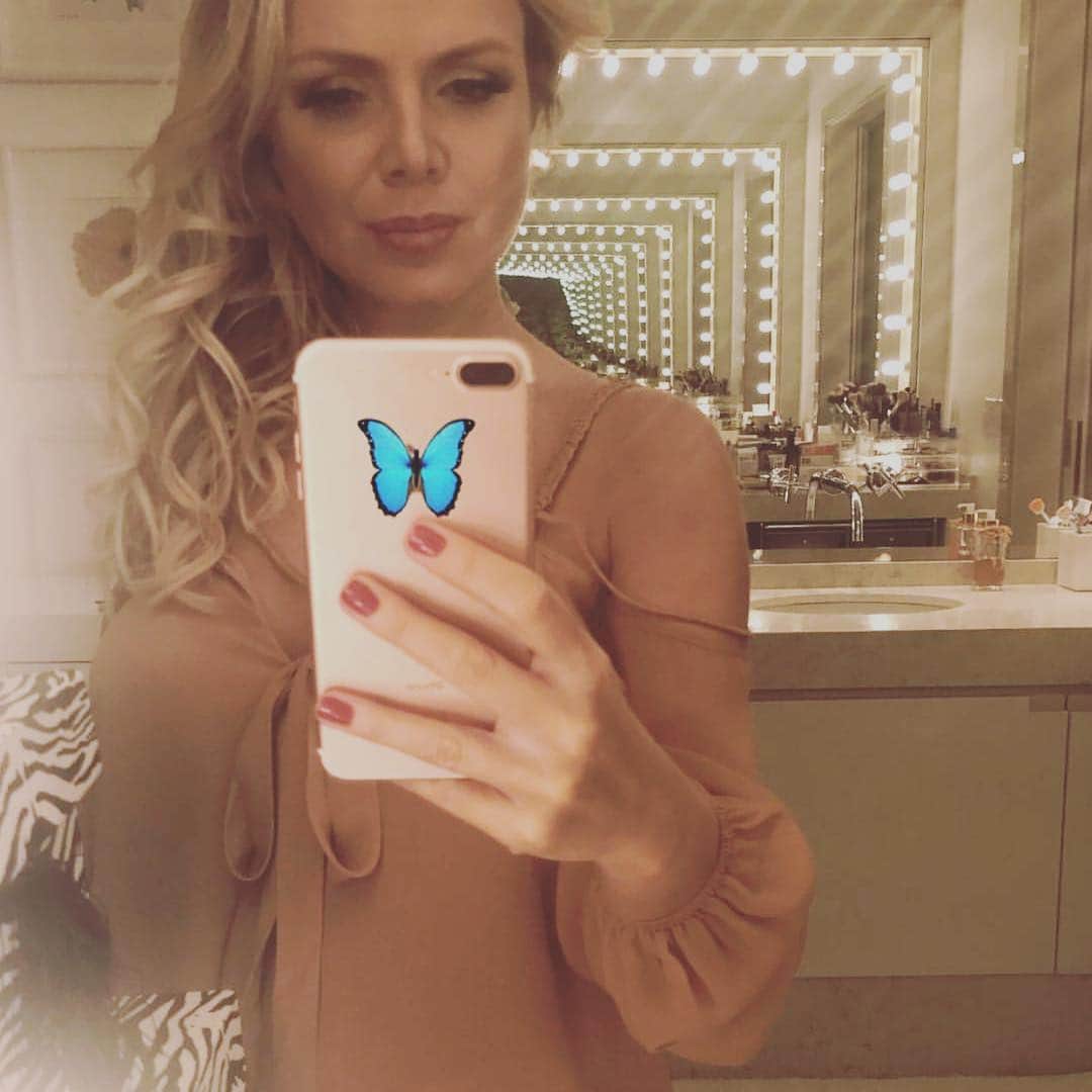 Eliana Michaelichin Bezerraのインスタグラム：「Boa noite.🌙」