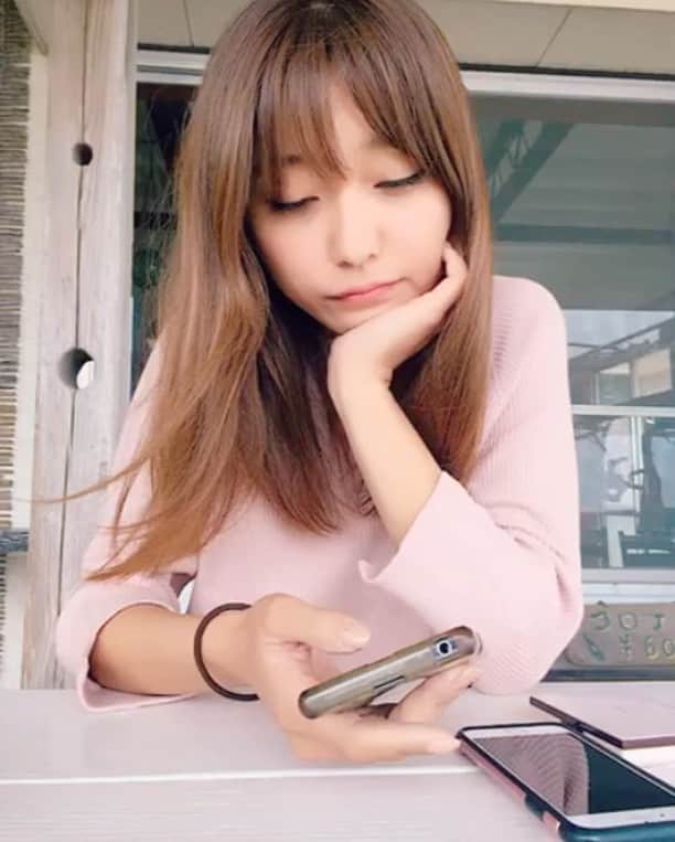 堤ゆきみのインスタグラム：「梨菜ちゃん（@hashimoto_rina_）にリクエストされて白目したけど全然できてなかったという驚き…さらにこの後寄り目もさせられました。 #梨菜ちゃんロケの合間 #髪ボサボサ」